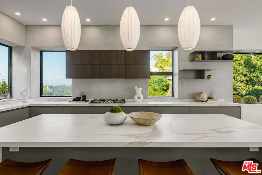 8896 Lookout Mountain Avenue, Los Angeles, California 90046 home-pic-9